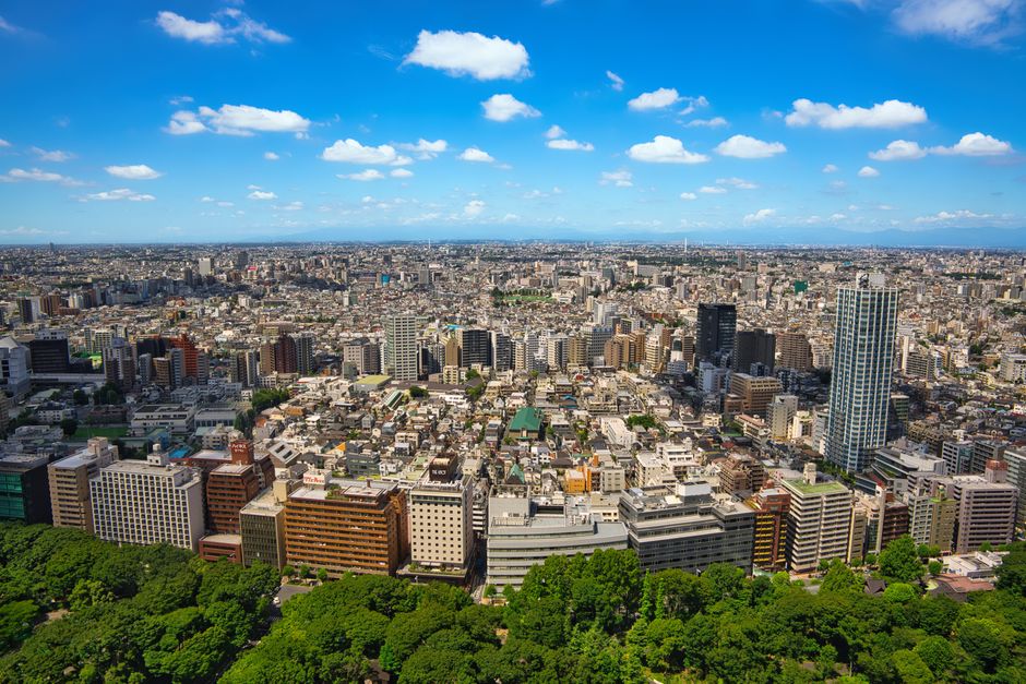 緑と街が広がる大阪の空撮